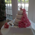 Cake flowers pink roses cascade
