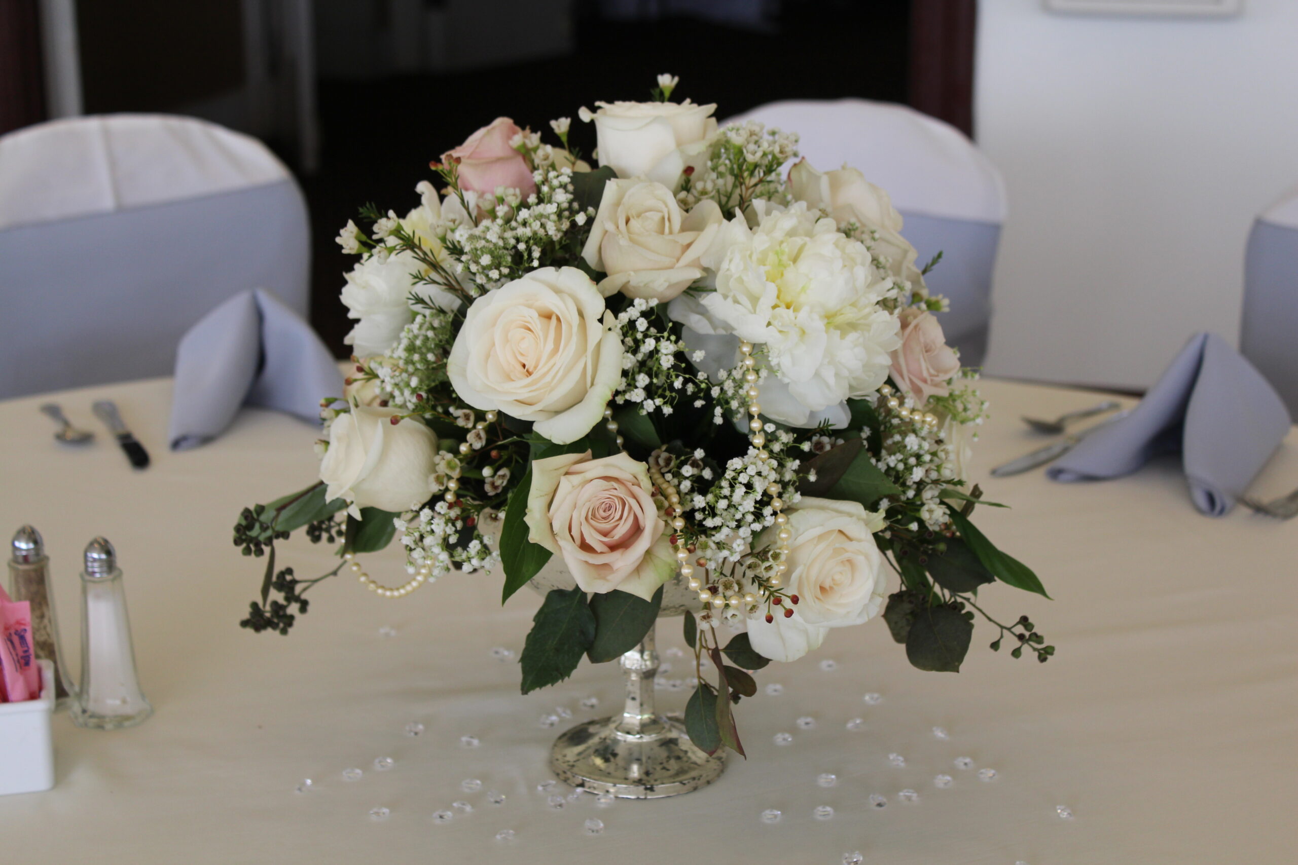 low centerpiece roses and peals